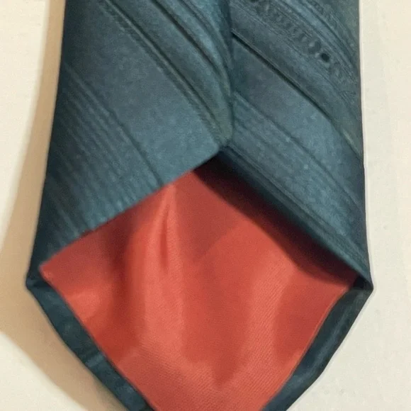 THREE VINTAGE TIES INCLUDING SATURDAY EVENING POST - Picture 15 of 15